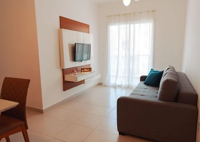 Apto no 3º andar com ar e Wi-Fi a 250 mts do mar!